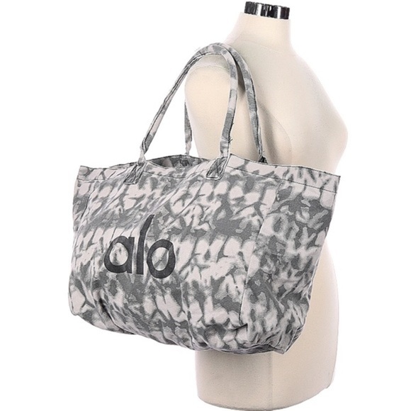 Expedited Host Access + Posh Tips + Inventory - Sick of Being on The Waitlist? - Picture 14 of 16